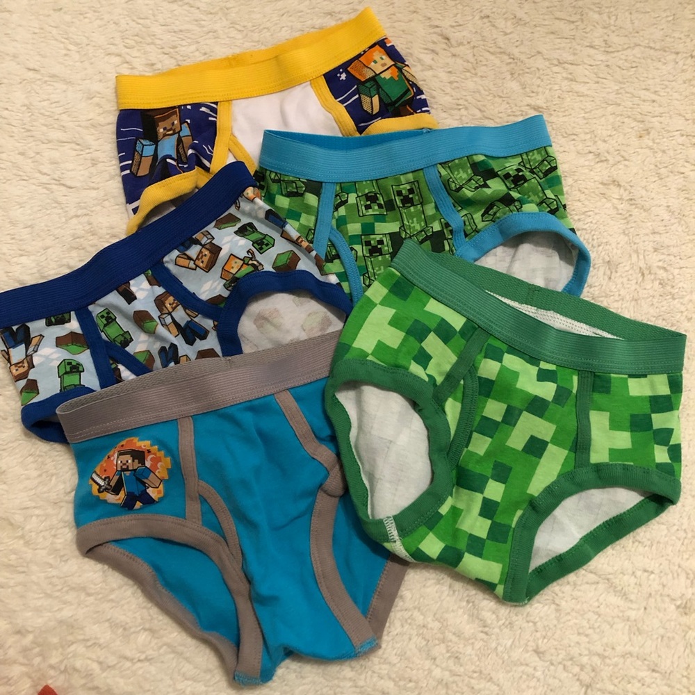 NWOT Boys Minecraft Briefs Size 6
